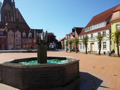 Marktplatz_Barth_Brunnen.jpg